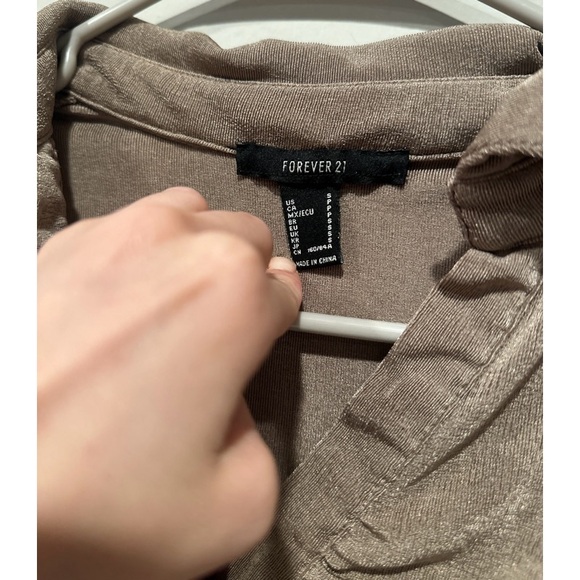 Forever 21 Long Sleeved Button Down Ruffled Gold Sparkle Crop Top - Picture 16 of 16